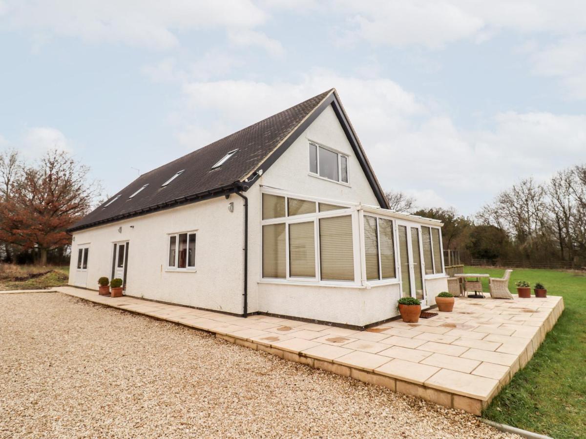 Tree Tops Witney Exterior foto